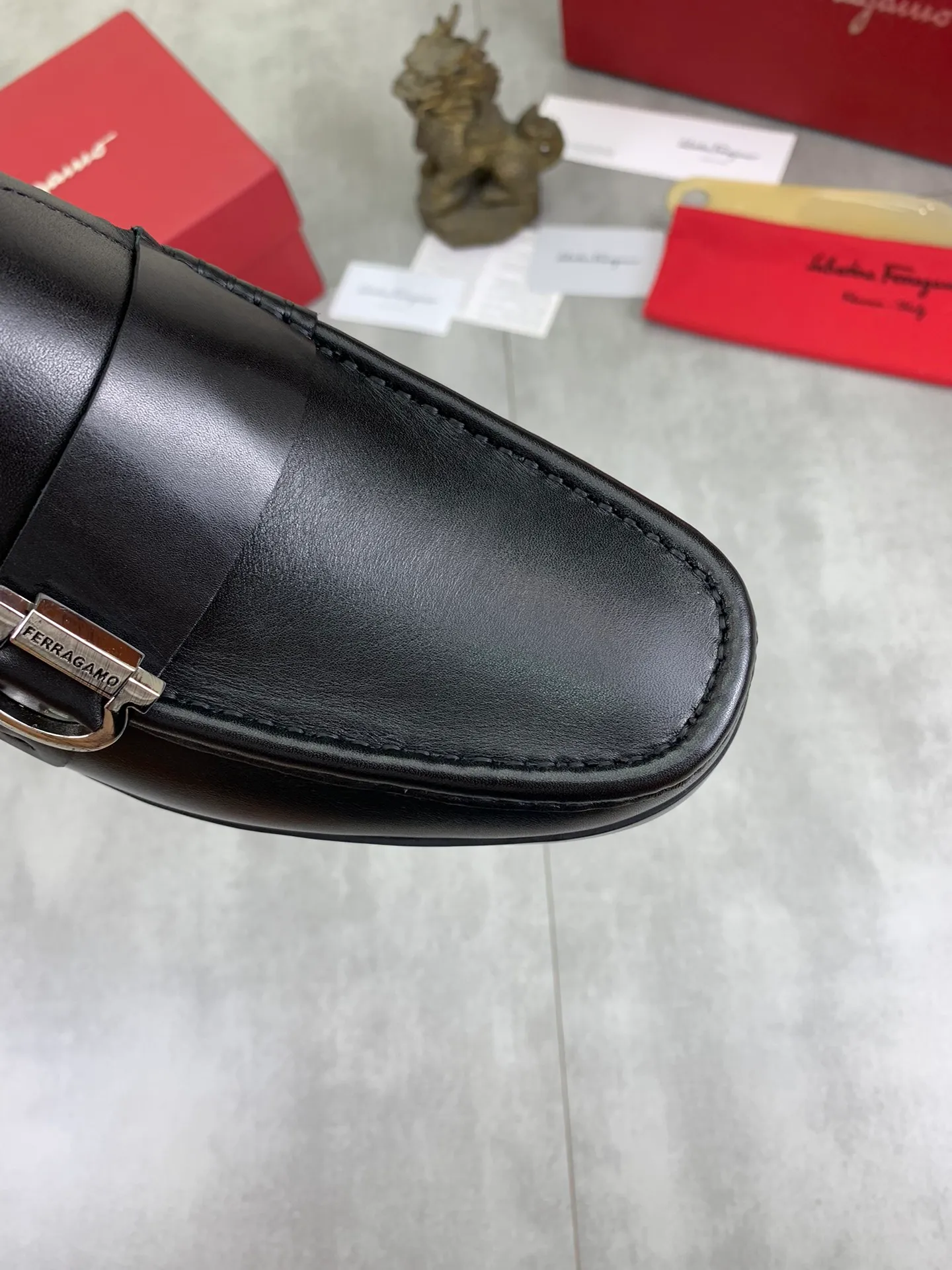 Men's Men's Shoes 💰P460💰[New Style] Water-dyed Niuli 🆘[Salvatore Ferragamo] Ferragamo's latest casual business leather shoes for men! Available at counters simultaneously! The fabric is made of specially imported original calfskin, the lining is made of imported water-dyed cowhide, and the original combination outsole is absolutely luxurious and leads the fashion trend. Matching code: 38-45; 3️⃣ colors available